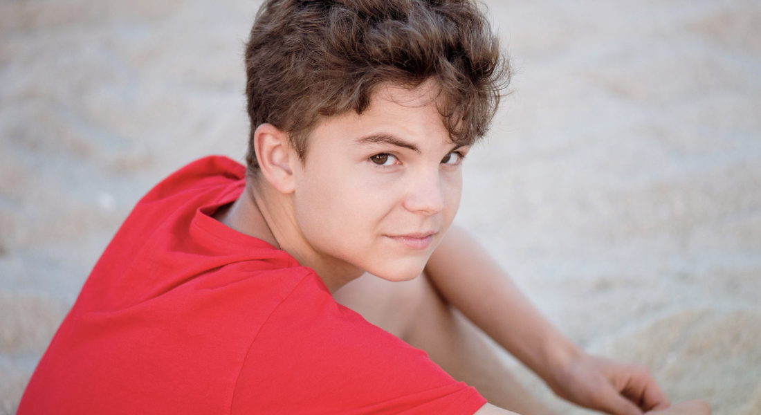 kid looking over his shoulder